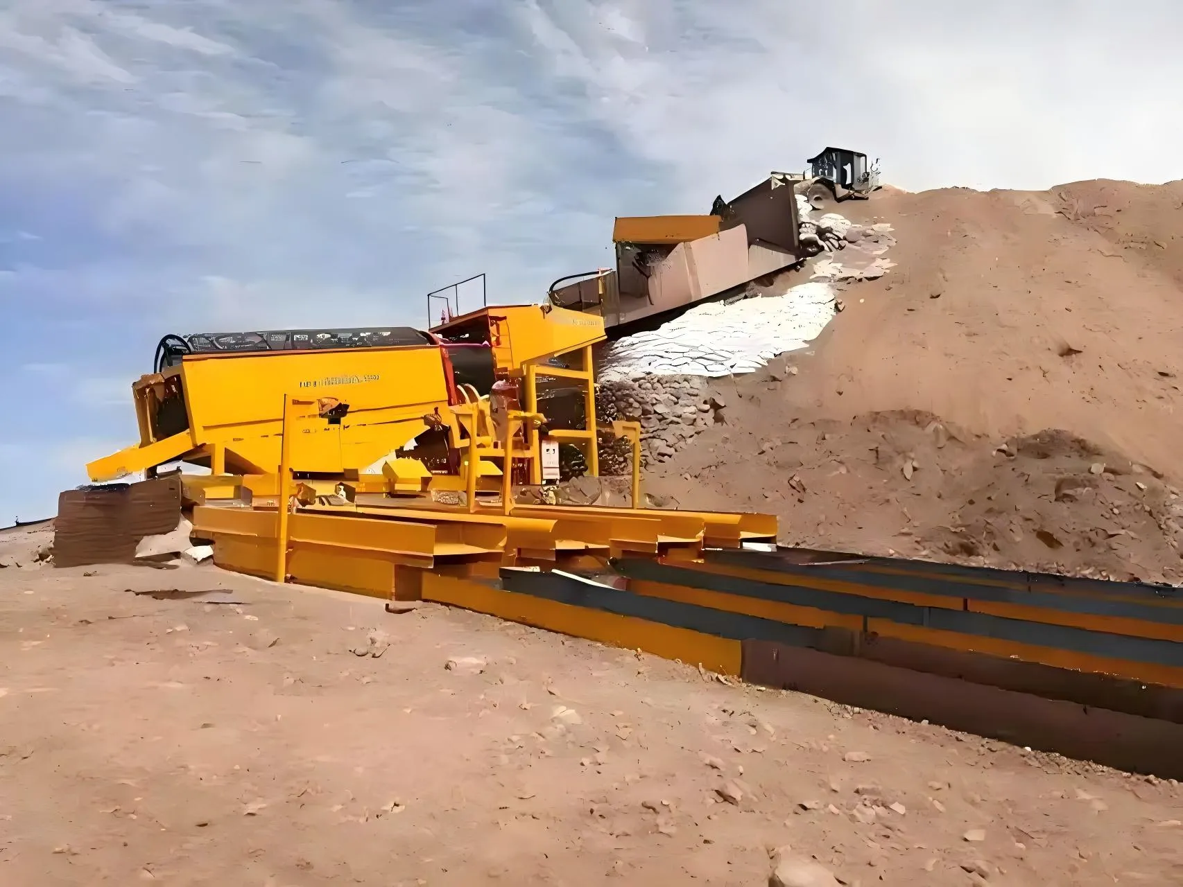 俄罗斯滚筒式选进设备安装现场